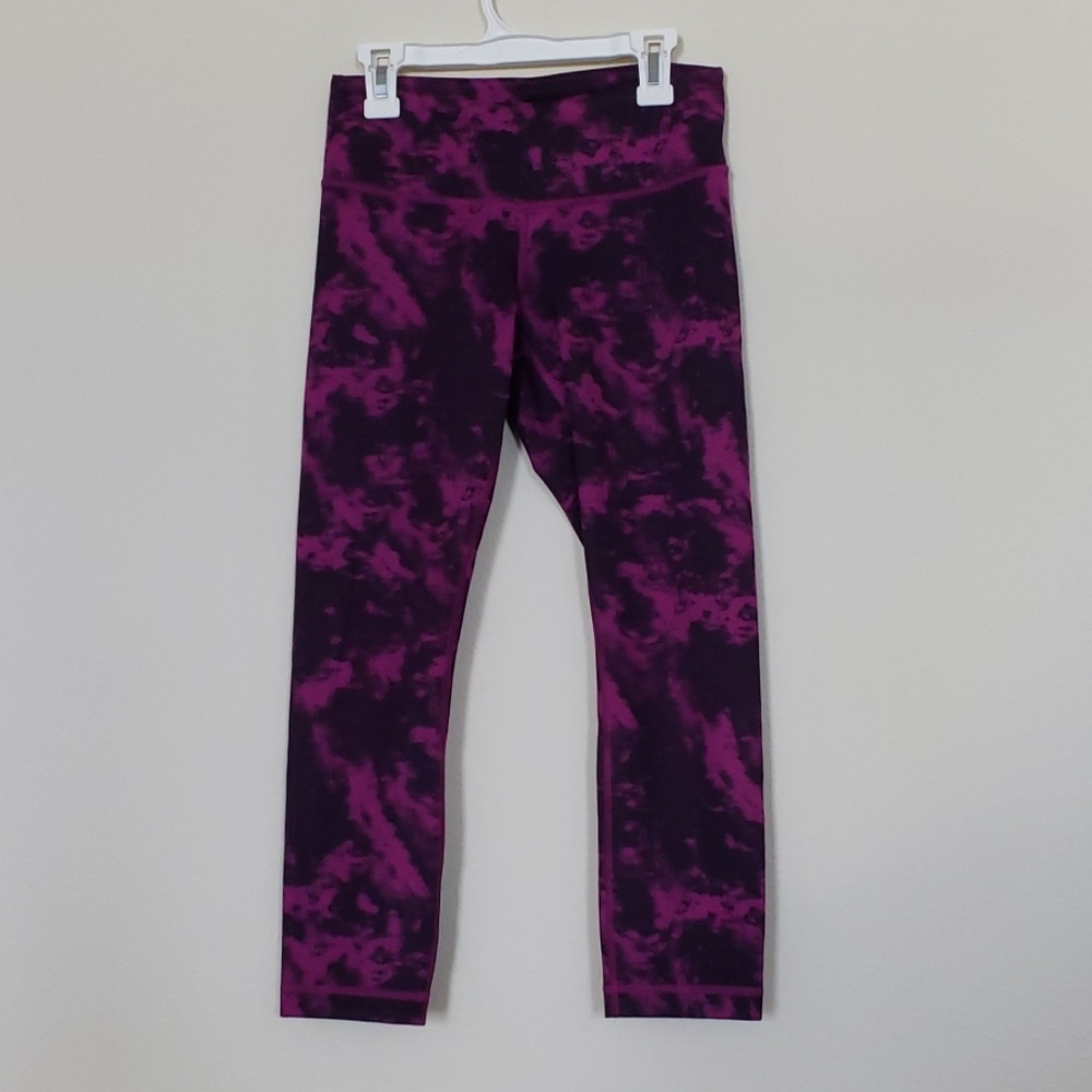 Lululemon leggings Crop size 4 Wunder Under